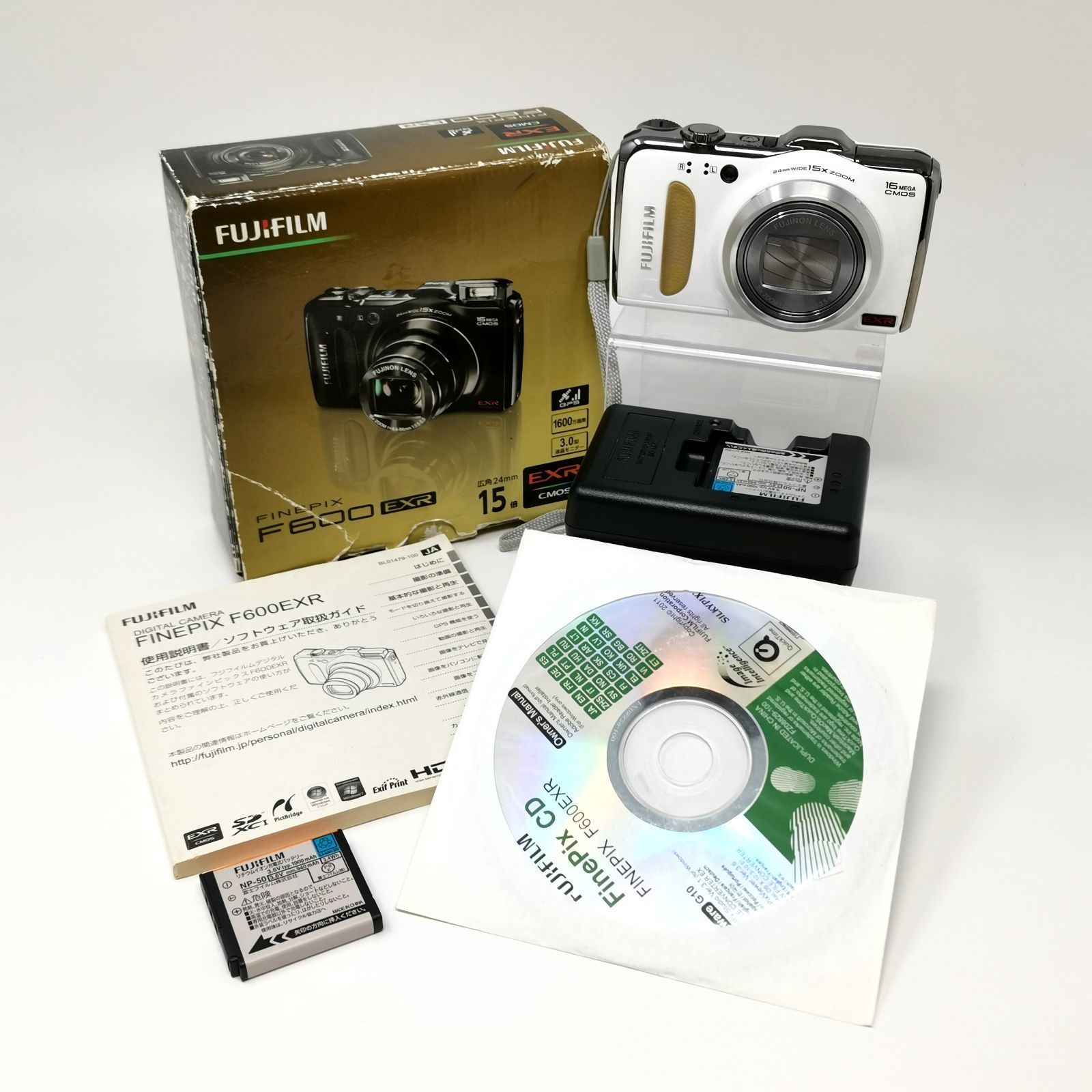 FUJIFILM Finepix F600EXR ホワイト コンデジ カメラ 動作確認済み SDカードなし 中古品 管理番号KKVNMKO2143