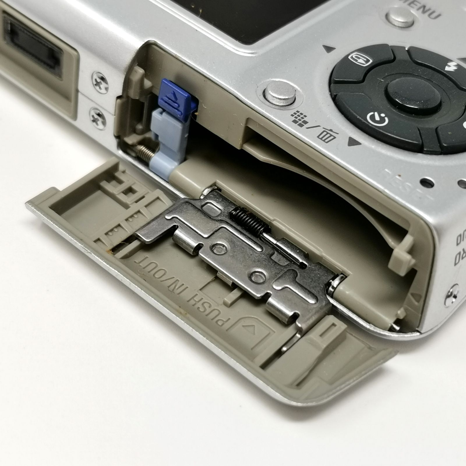 SONY Cyber-shot DSC-T3 ジャンク SDカードなし 中古品 管理番号