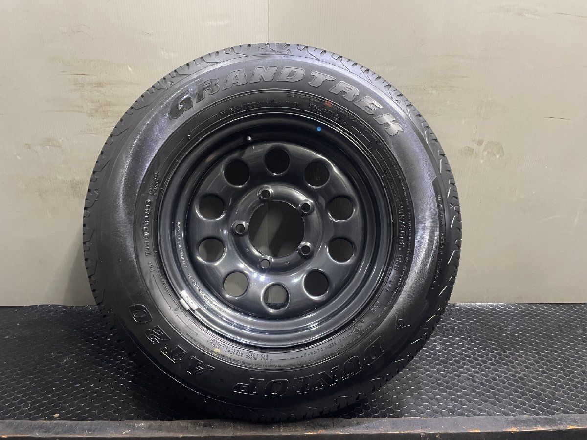新車外し【DL AT20 195/80R15】夏タイヤ 1本【SUZUKI JB74 ジムニーシエラ 純正ホイール 15インチ 5.5J5HPCD139.7+5】背面 スペア (KTM768)