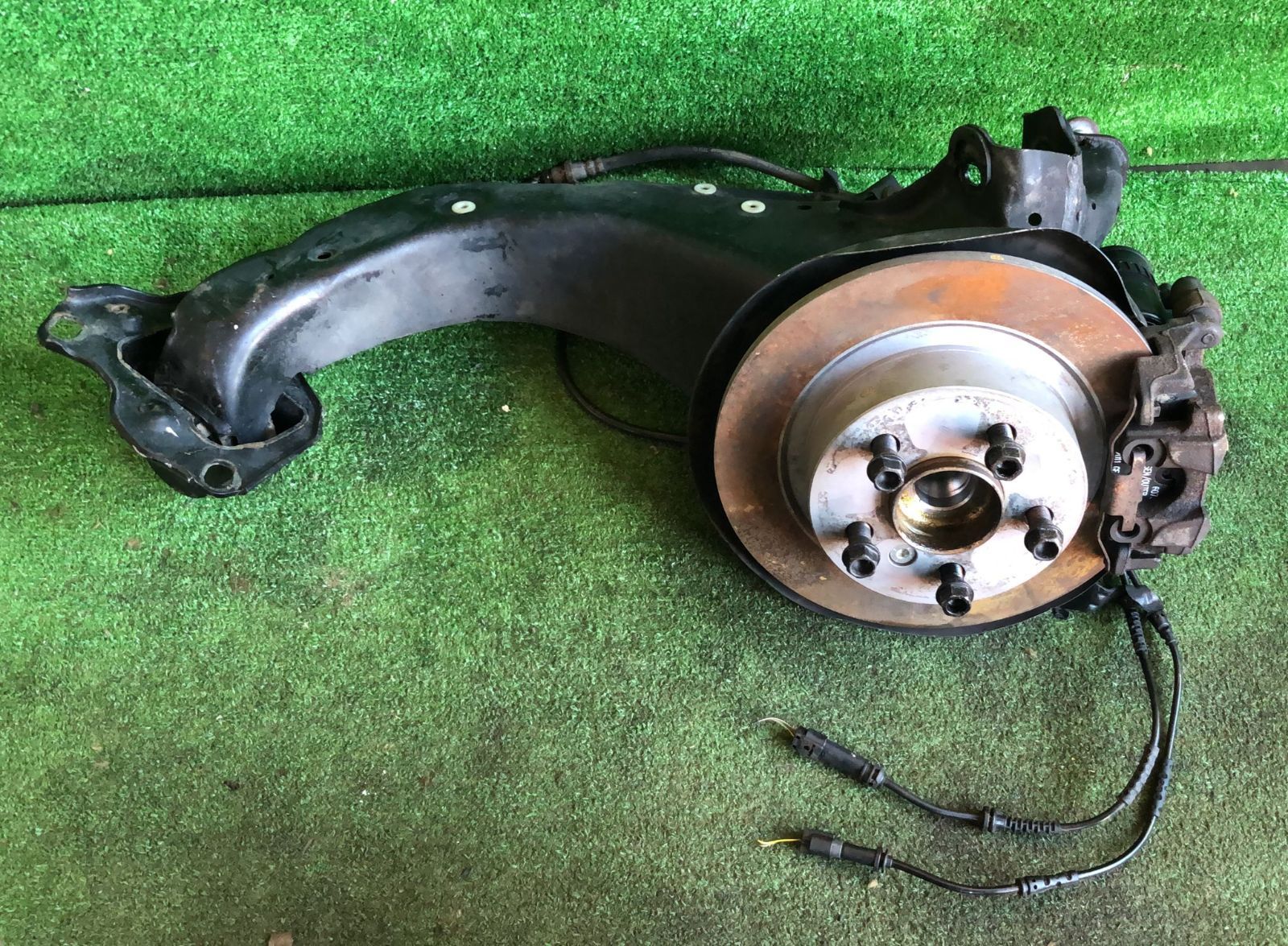 右リアナックルハブ BMW 　MINI クロスオーバー .LDA-YT20 H29年 C-8-6203