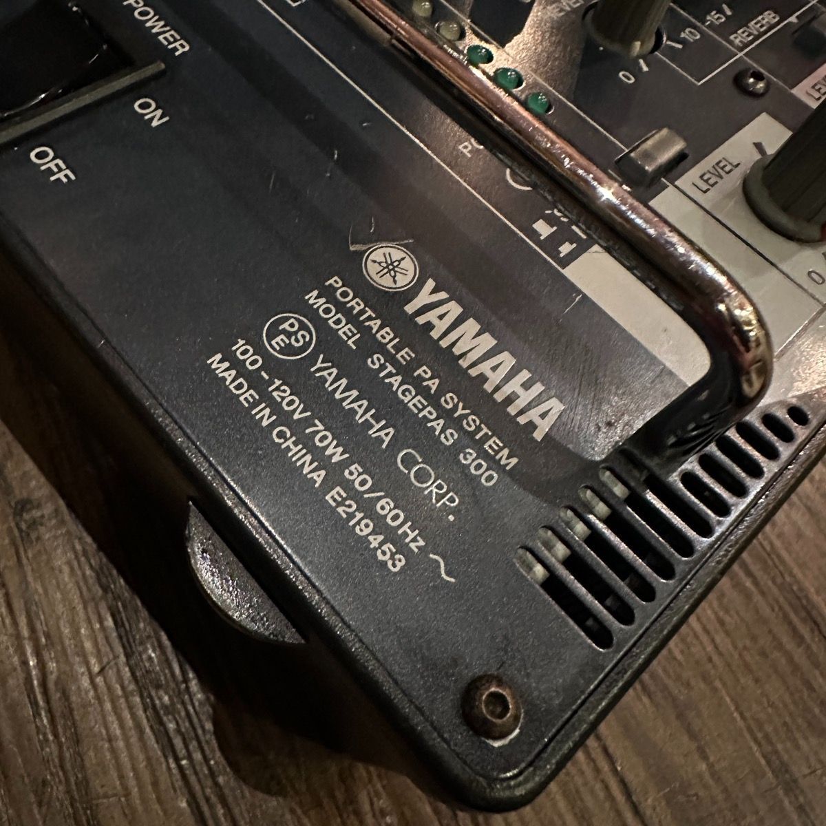 Yamaha STAGEPAS 300 PAスピーカー ステージ モニター パワード