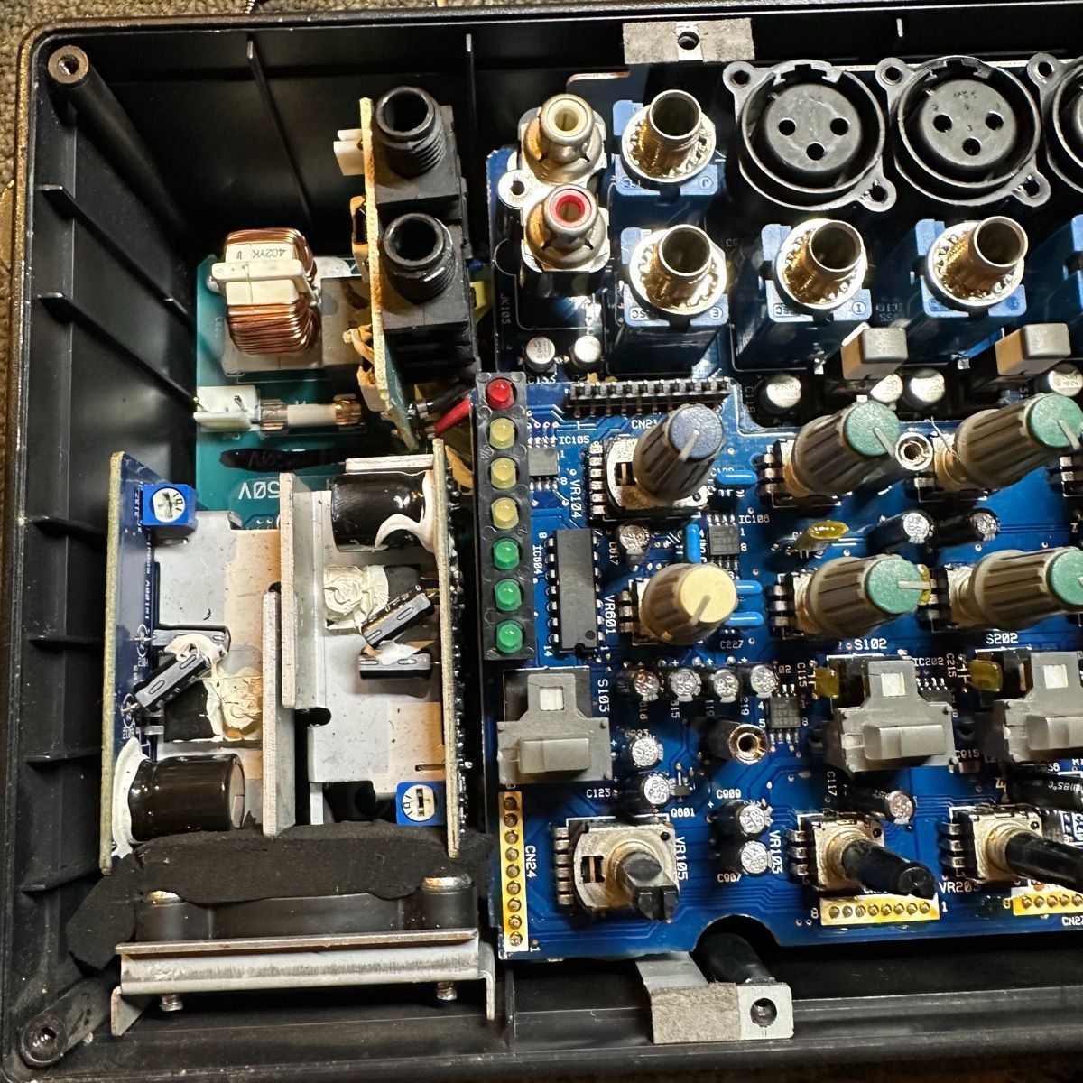 Yamaha STAGEPAS 300 PAスピーカー ステージ モニター パワード