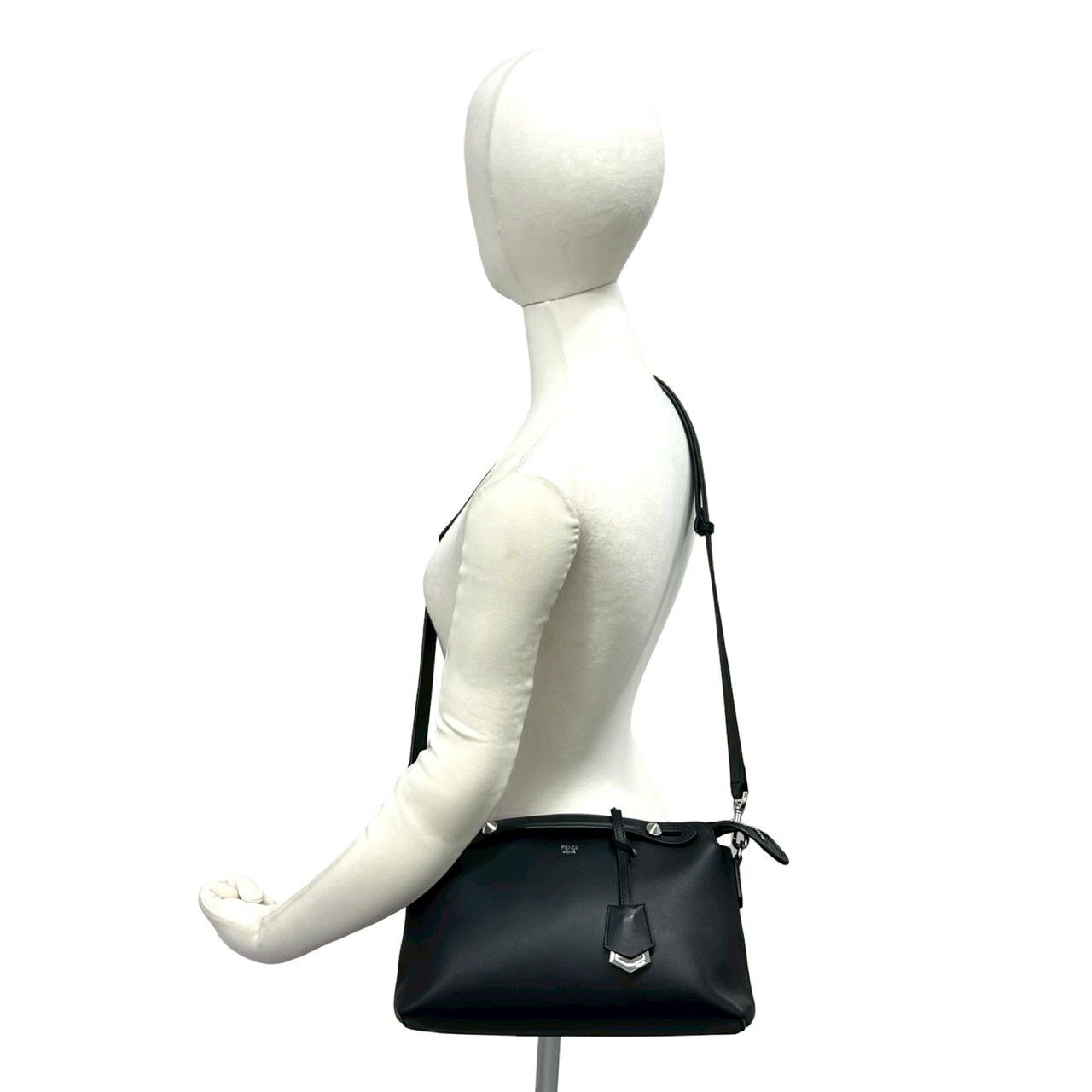極 美品 保存袋付き FENDI フェンディ バイザウェイ ミディアム レザー 