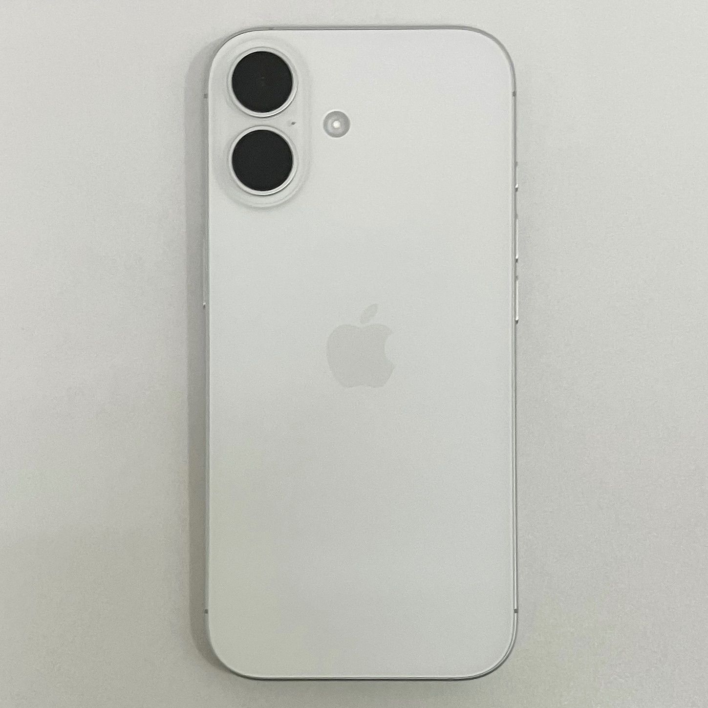 ほぼ新品】iPhone17 256GB ホワイト SIMフリー EKI50081 S - メルカリ