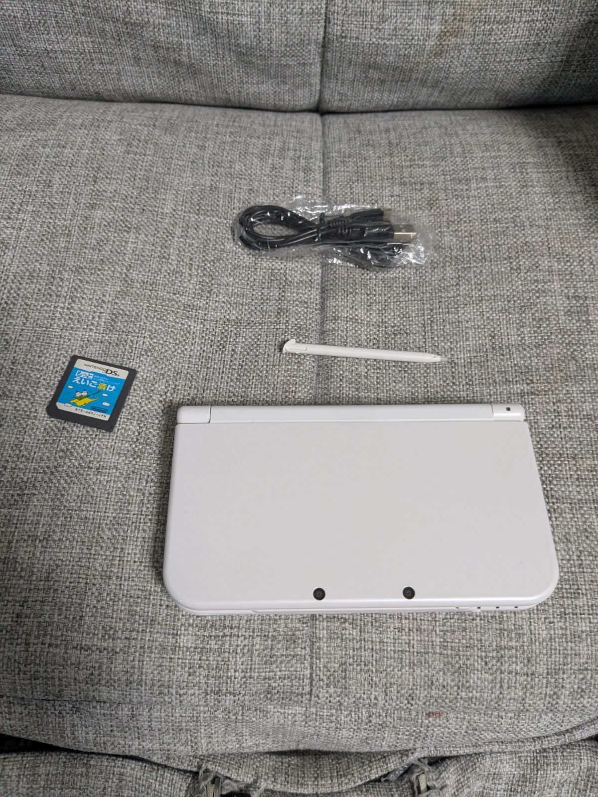 良品　Newニンテンドー3DS LL パールホワイト おまけソフト・非純正ケーブル付き
