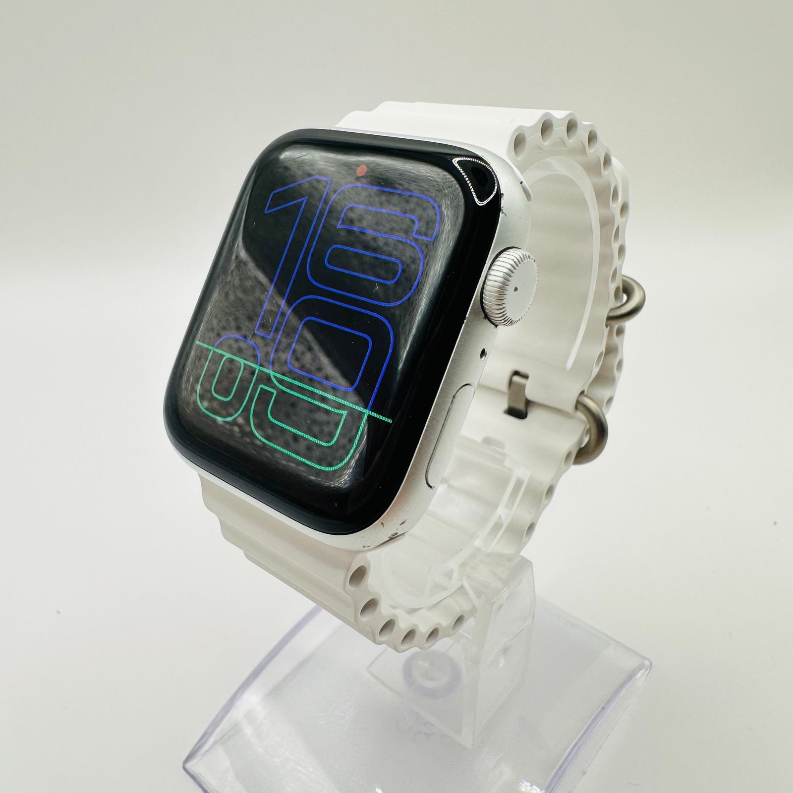 Apple Watch SE 第2世代 GPSモデル 44mmシルバーアルミニウムケース