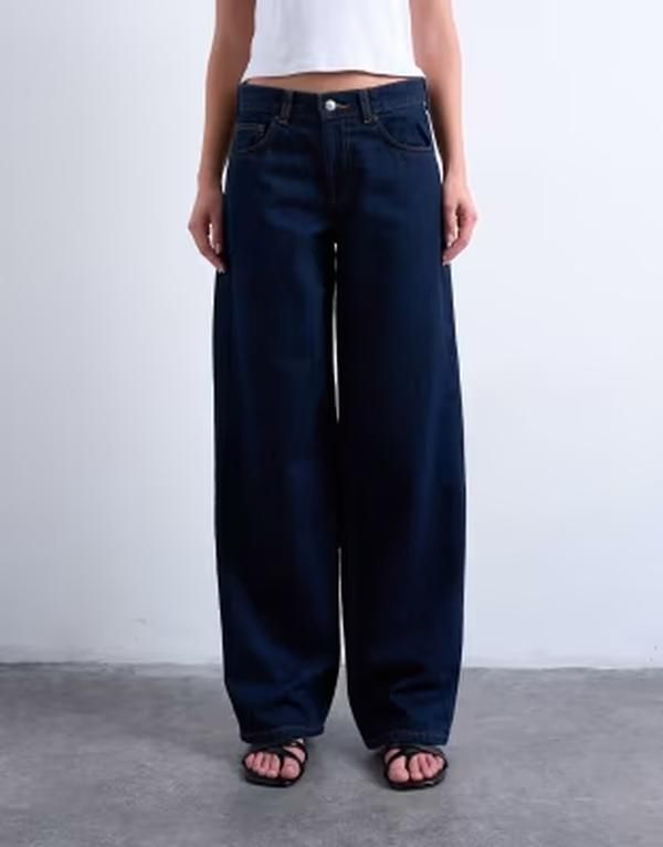 トップショップ レディース ボトムス デニムパンツ ローライズ ジーンズ Topshop Cinch low rise relaxed jeans in rinse indigo Dark Blue