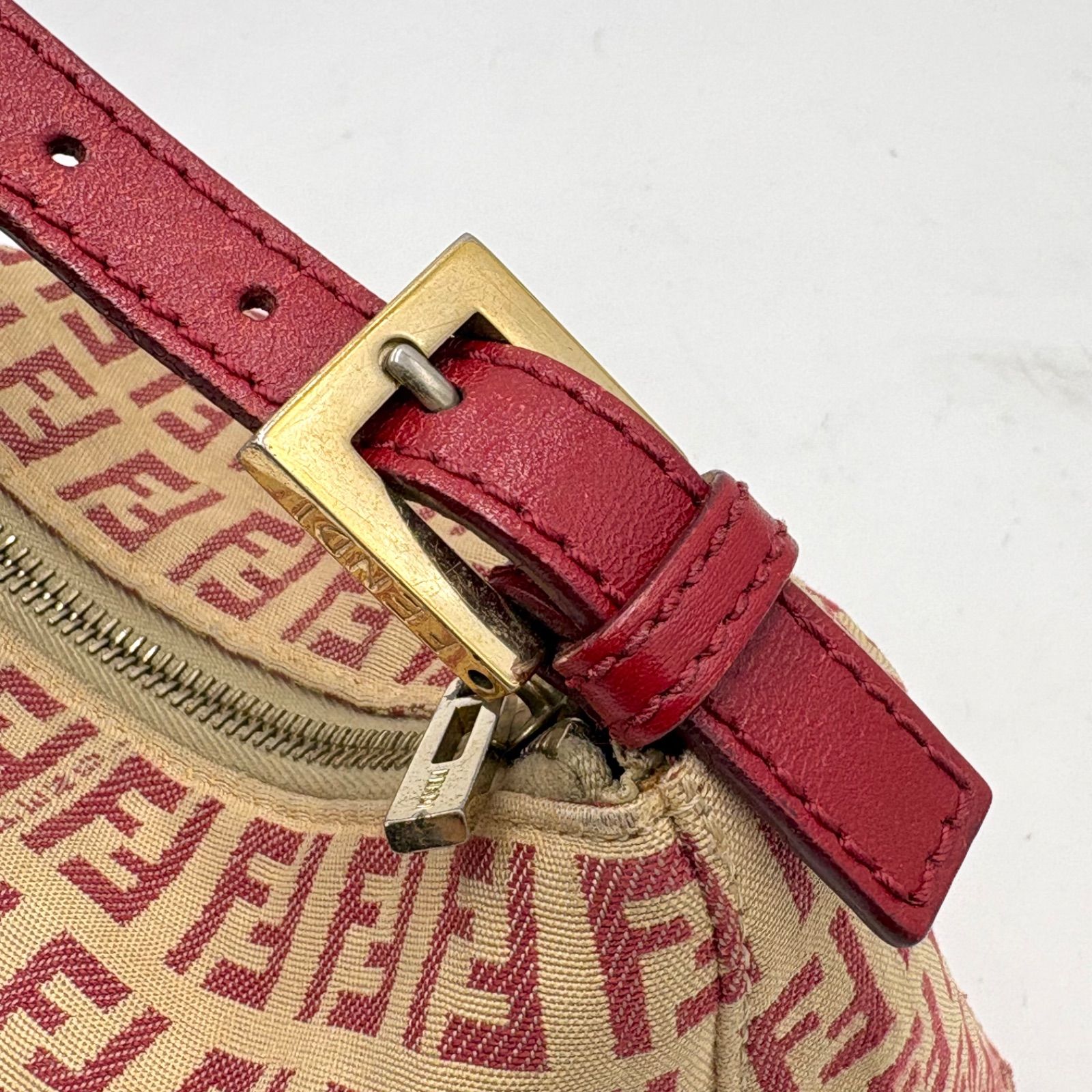 【極美品】FENDI フェンディ アクセサリーポーチ ズッキーノ 赤 カード付き FENDI フェンディ ズッキーノ柄 アクセサリーポーチ ハンドバッグ