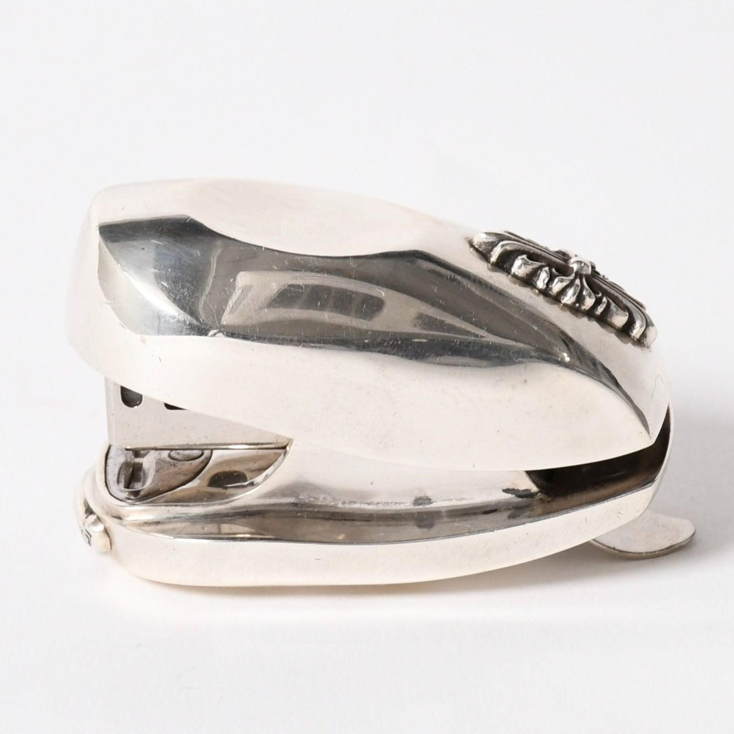 極美品 CHROME HEARTS クロムハーツ FLORAL CROSS STAPLER フローラルクロス ホッチキス 重量約156.58g スターリングシルバー 中古 4a005188 極美品 CHROME HEARTS クロムハーツ FLORAL CROSS STAPLER フローラル