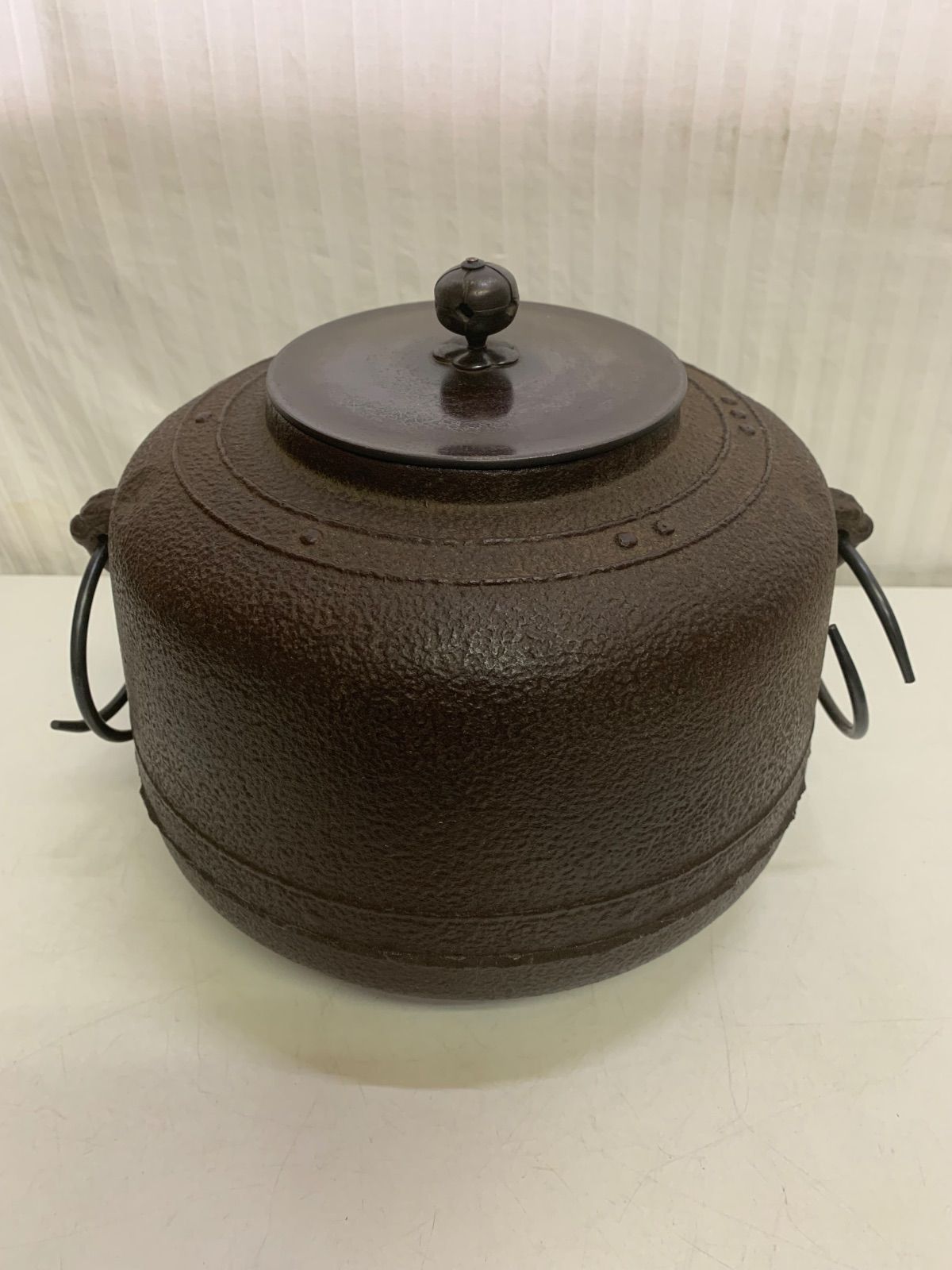 茶道具 伊藤庄鋳造製 茶釜 風炉釜 万代屋 鬼面鐶付 唐銅蓋 梅蕾摘み 鳴り金付き