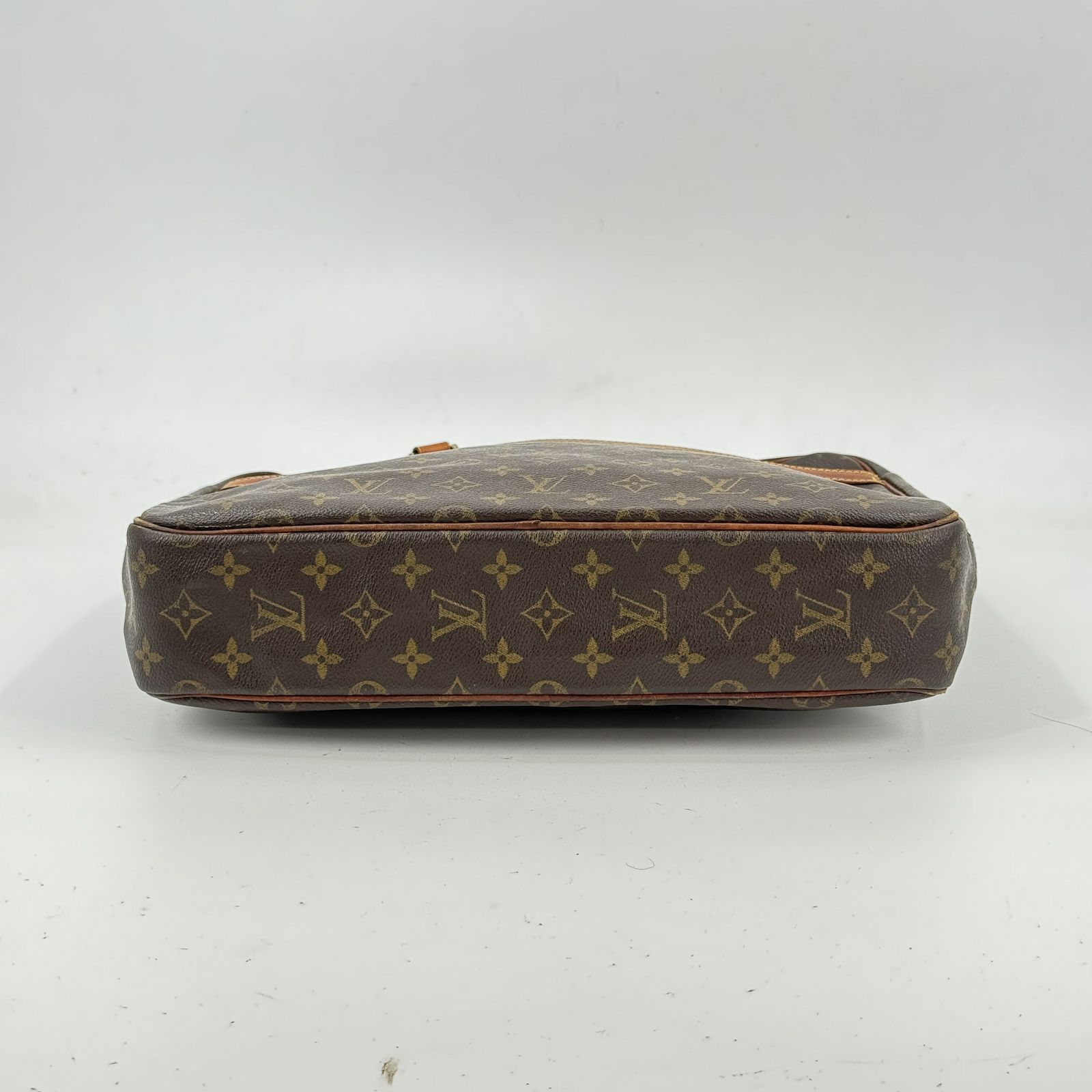LOUIS VUITTON ポルトドキュマン ペガス モノグラムキャンバス