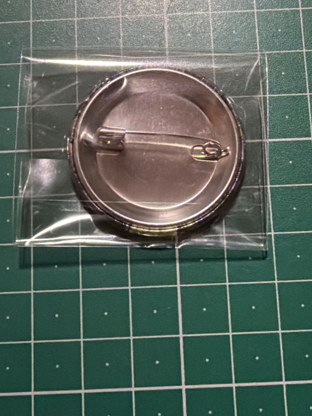ダンガンロンパ 王馬小吉 缶バッジ エビテン - メルカリ