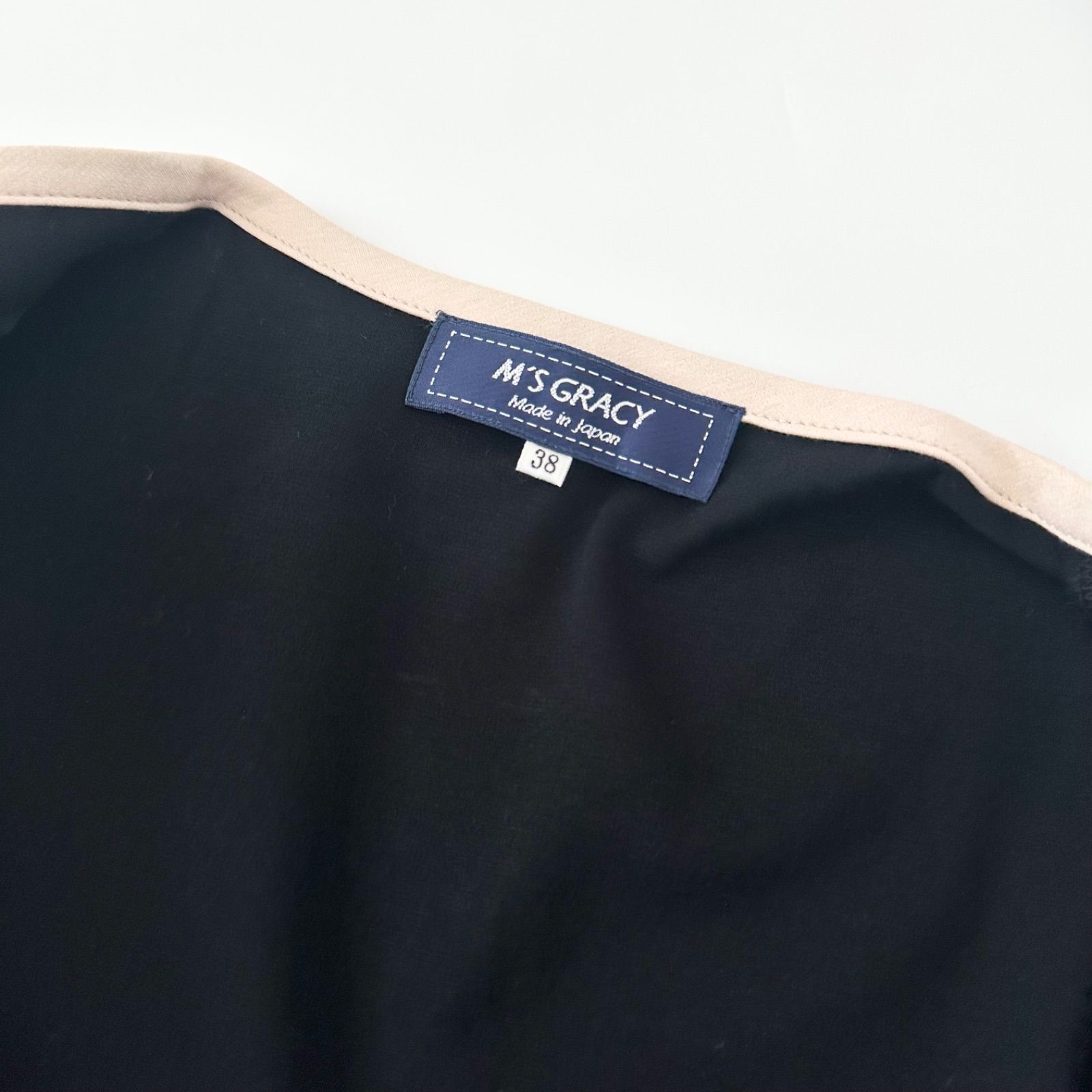 https://assets.mercari-shops-static.com/-/large/plain/2JTiQTNBgPWMextLqknLGb.jpg@jpg