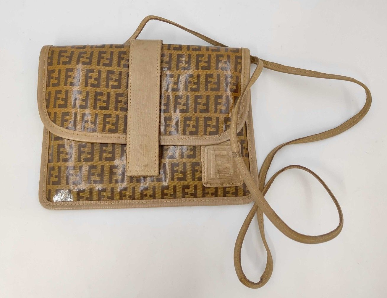 フェンディ FENDI ズッカ FF柄 ショルダーバッグ ポシェット クロス 