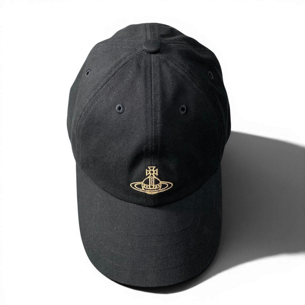 人気Vivienne Westwood ヴィヴィアンブラックキャップダメージ加工 g9 《美品》 Vivienne Westwood ヴィヴィアンウエストウッド オーブ