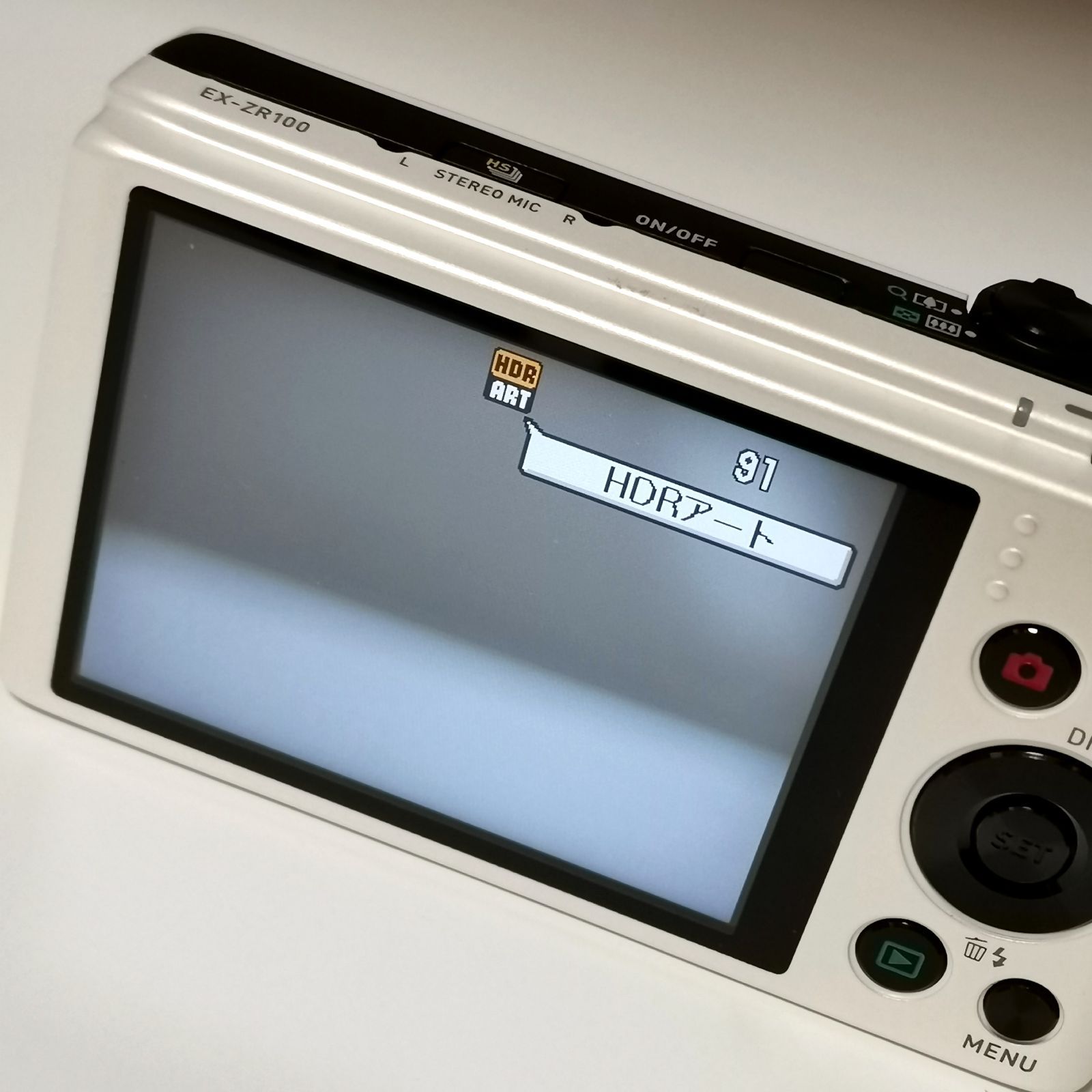 CASIO EXILIM EX-ZR100 ホワイト コンデジ カメラ 動作確認済み SD