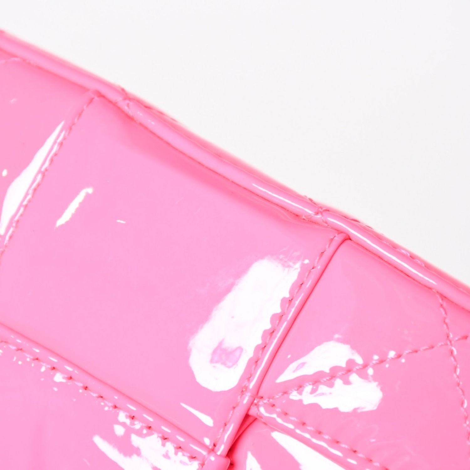 【美品】CHANEL シャネル 00Ｔ ロゴ金具 キャミソール ピンク系 極美品 CHANEL シャネル バニティ チェーンショルダーバッグ ランダム