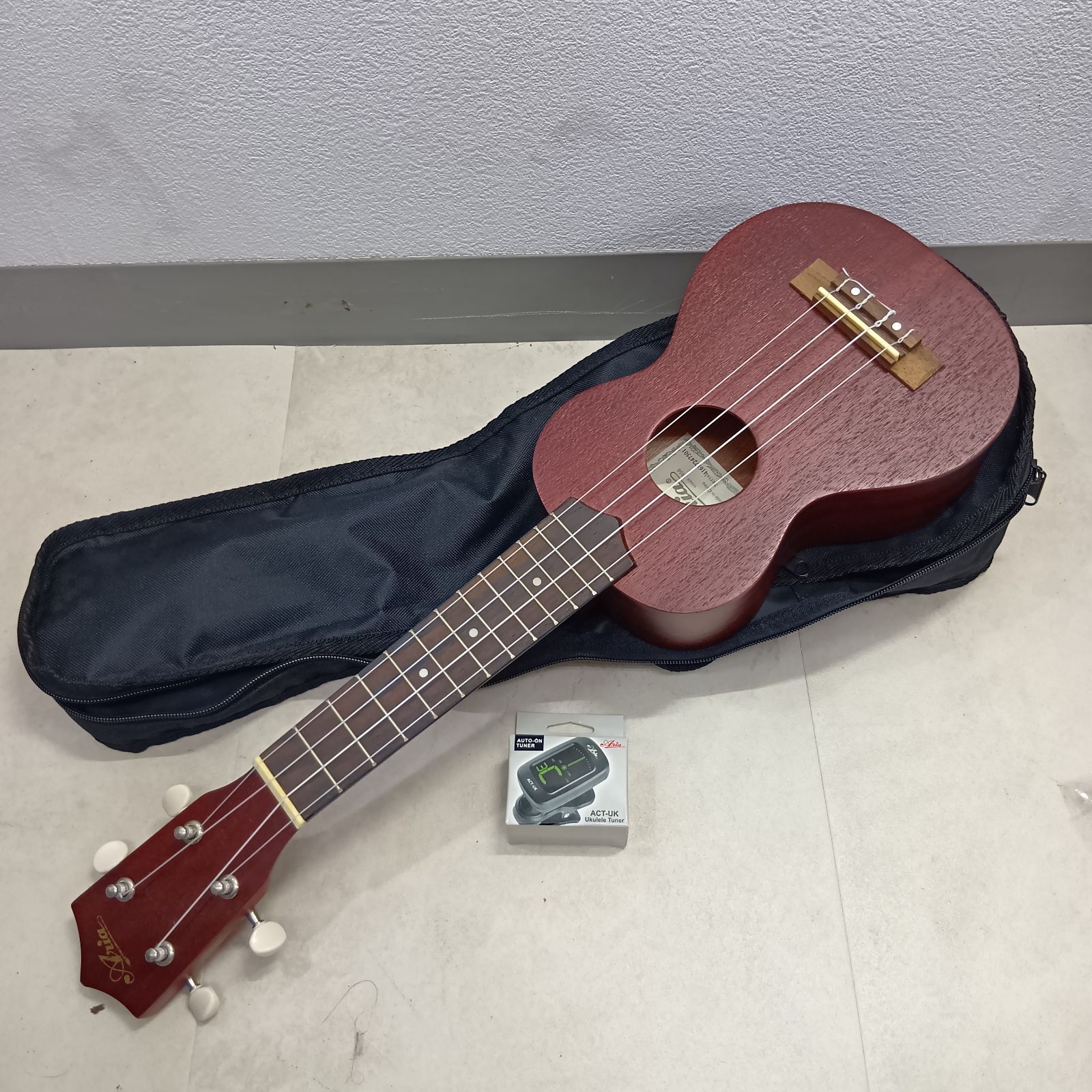 N 【美品】Aria AU-1 ウクレレ ソフトケース クリップ式チューナー 