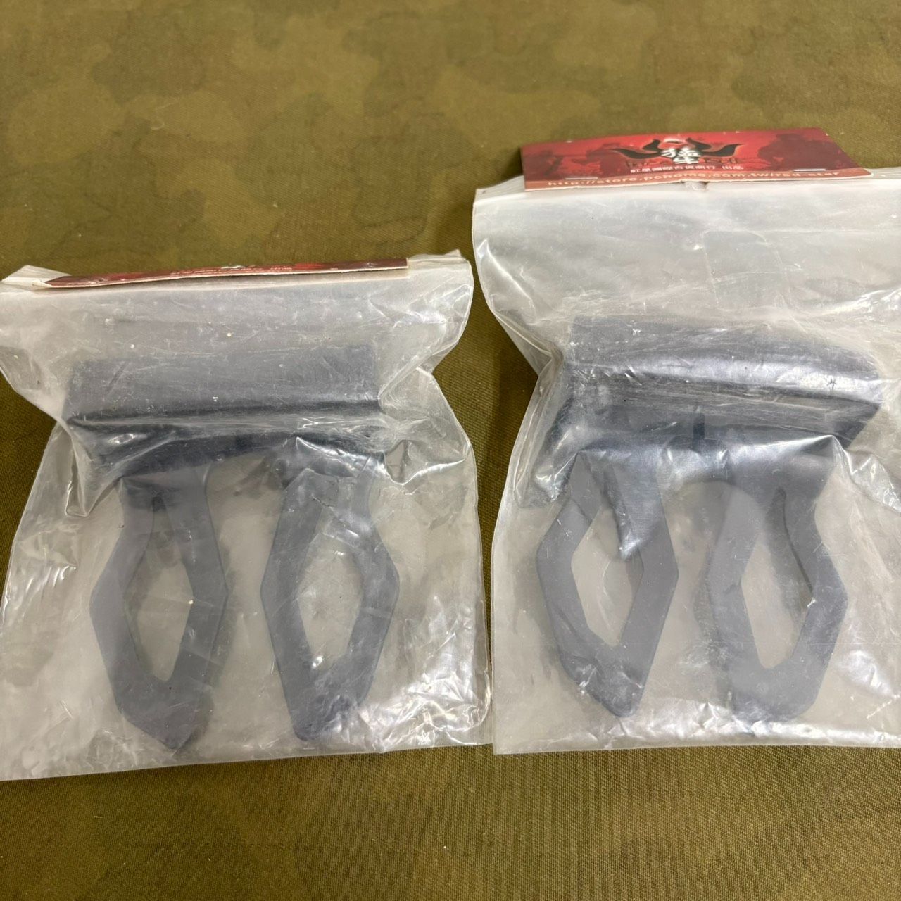 中古品 Crye Precisionタイプ マグクリップ BK 2個セット M4 マガジン 