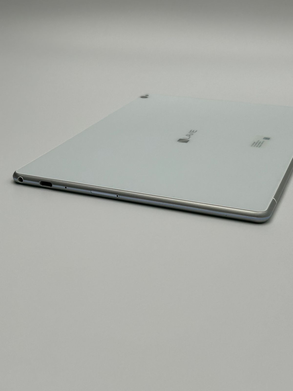 中古B】LAVIE Tab E 64GB ホワイト Wi-Fi - メルカリ