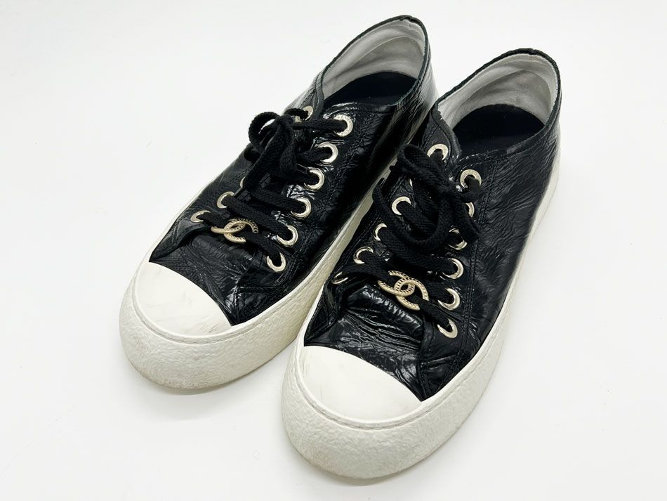 CHANEL シャネル レディース スニーカー 靴 シューズ ローカット チャーム ブラック サイズ：37 G45560