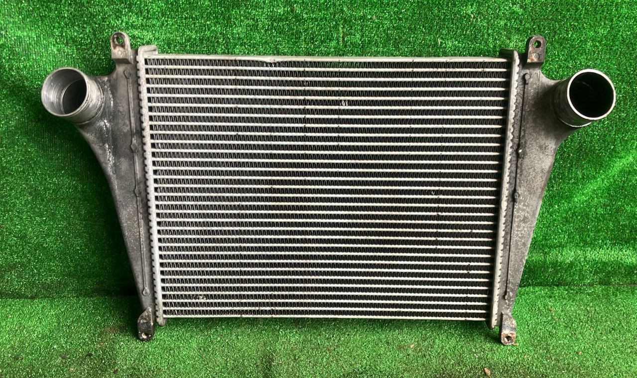 インタークーラー ISUZU フォワード　TKG-FRR90T2 H27年　 C-8-6558 8,400円
