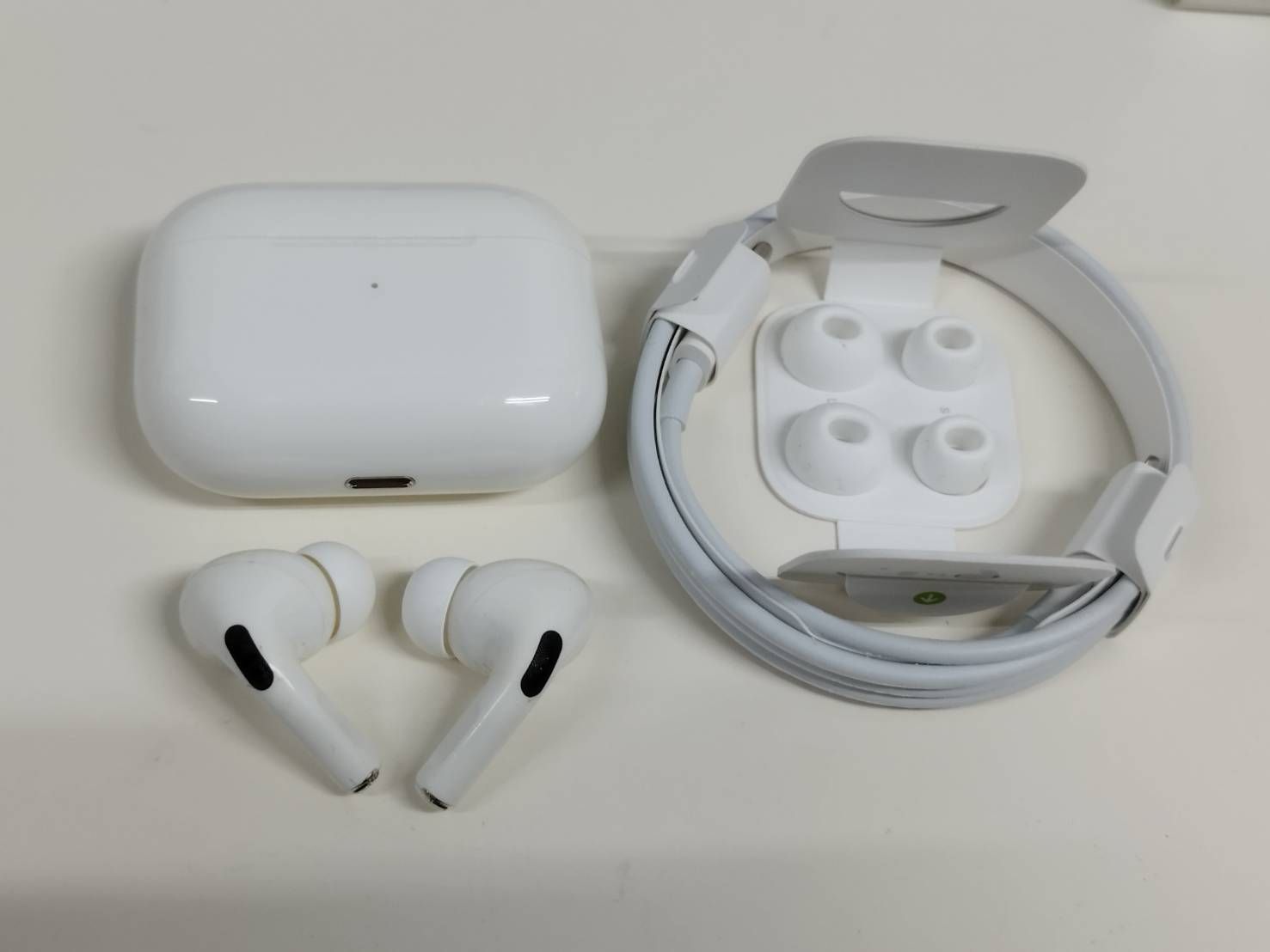正規品】Apple AirPods Pro 第1世代/A2190,A2083,A2084/ワイヤレス