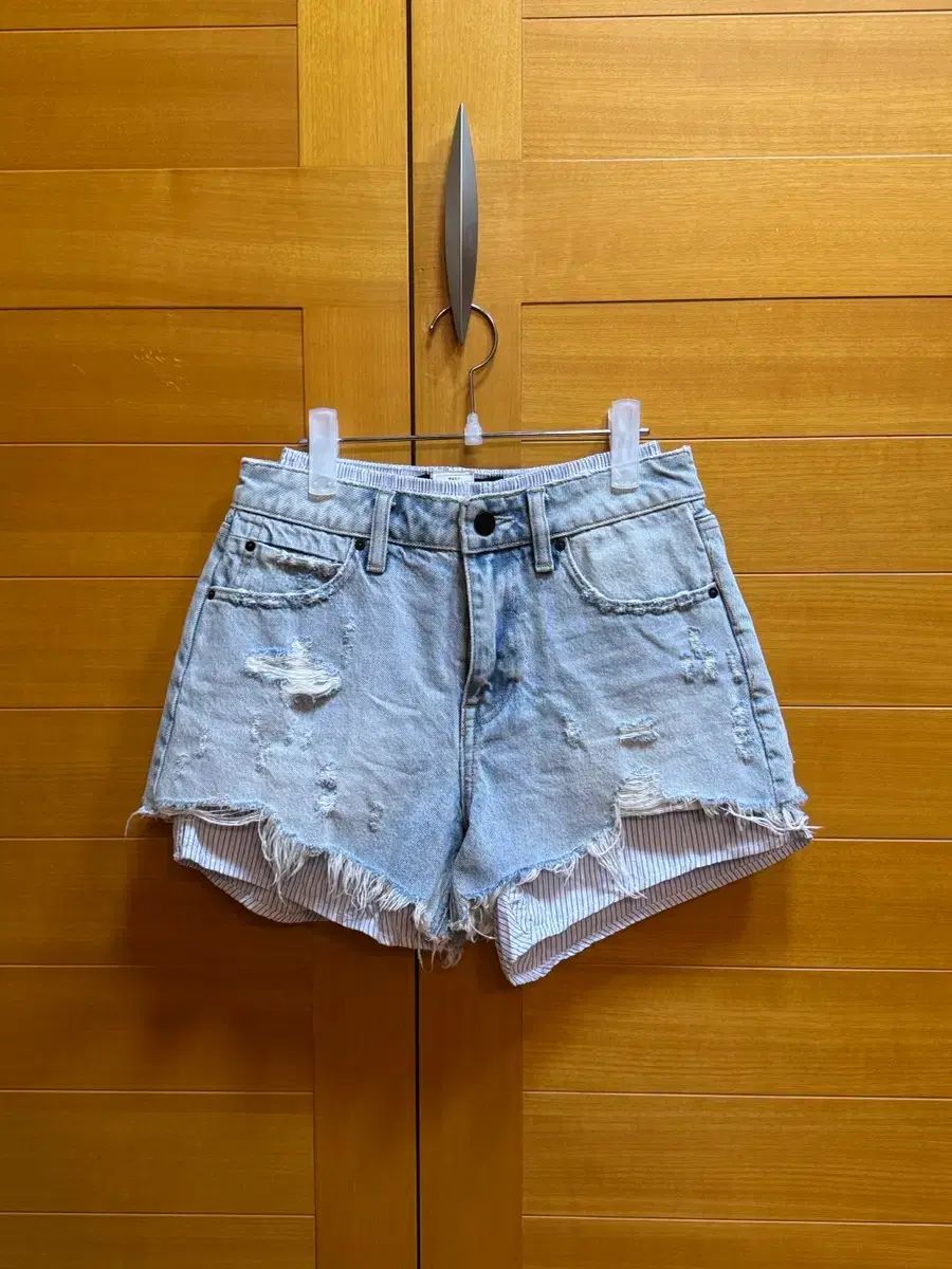 Alexander Wang 新 サギング デニム ショートパンツ / ライトブルー ハーフパンツ (24) 10,978円