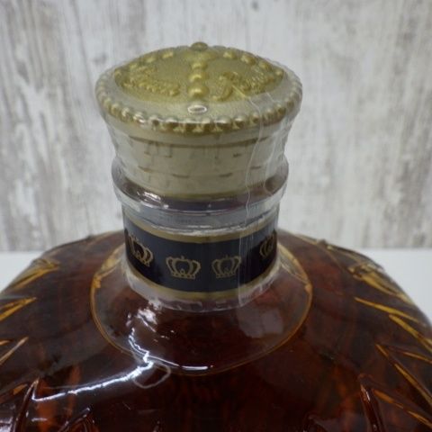 古酒ウイスキーCrown750ml未開栓の出品です。 クラウン ローヤル ウイスキー 750ml 未開栓 古酒 - メルカリ