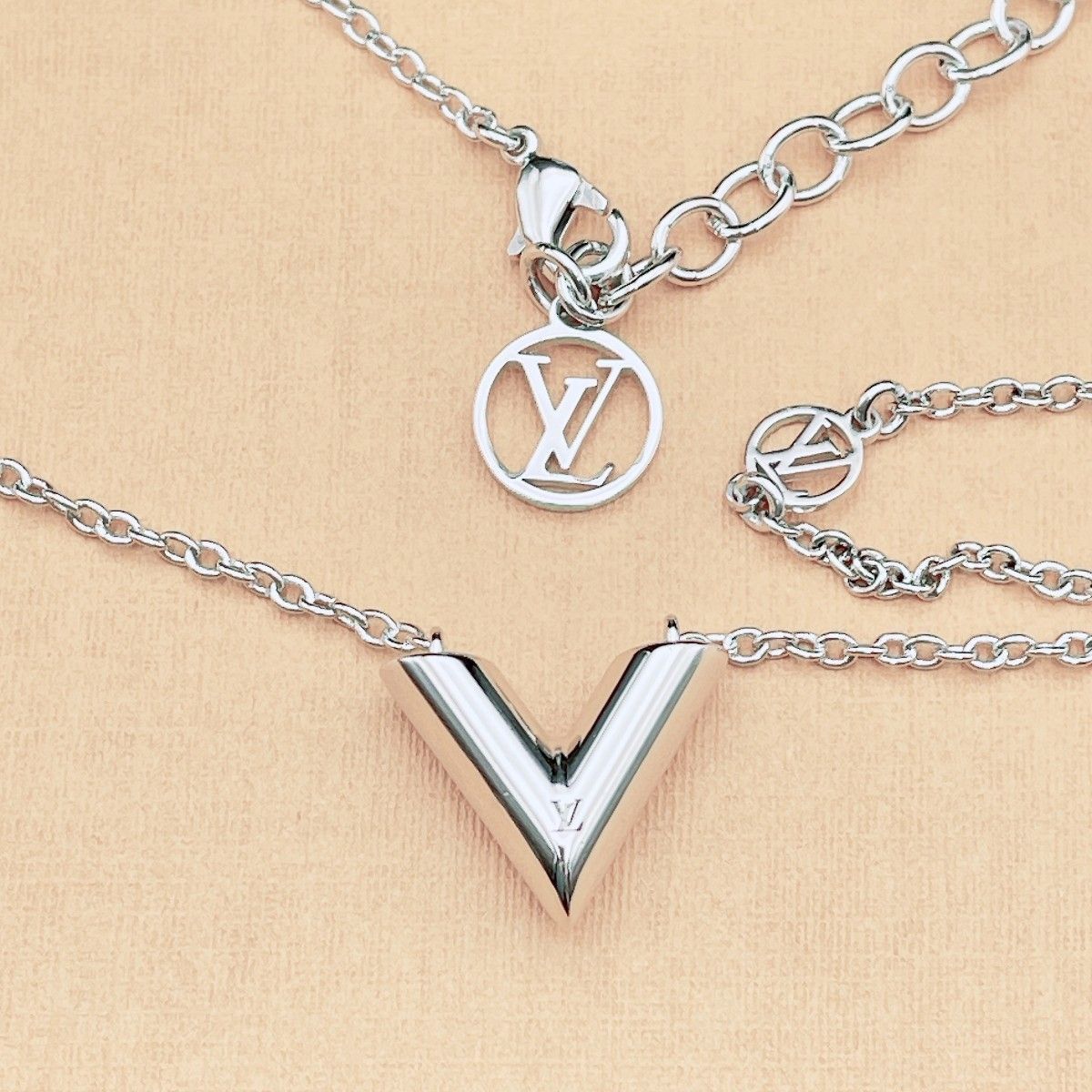 ◇ルイヴィトン◇新品仕上済 LOUIS VUITTON M63197 エセンシャルV 