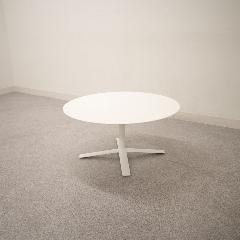 Cassina ixc. / FLOW / サイドテーブル / カフェテーブル / ホワイト / シンプル / ホテルライク / ミニマル / カッシーナ・イクスシー
