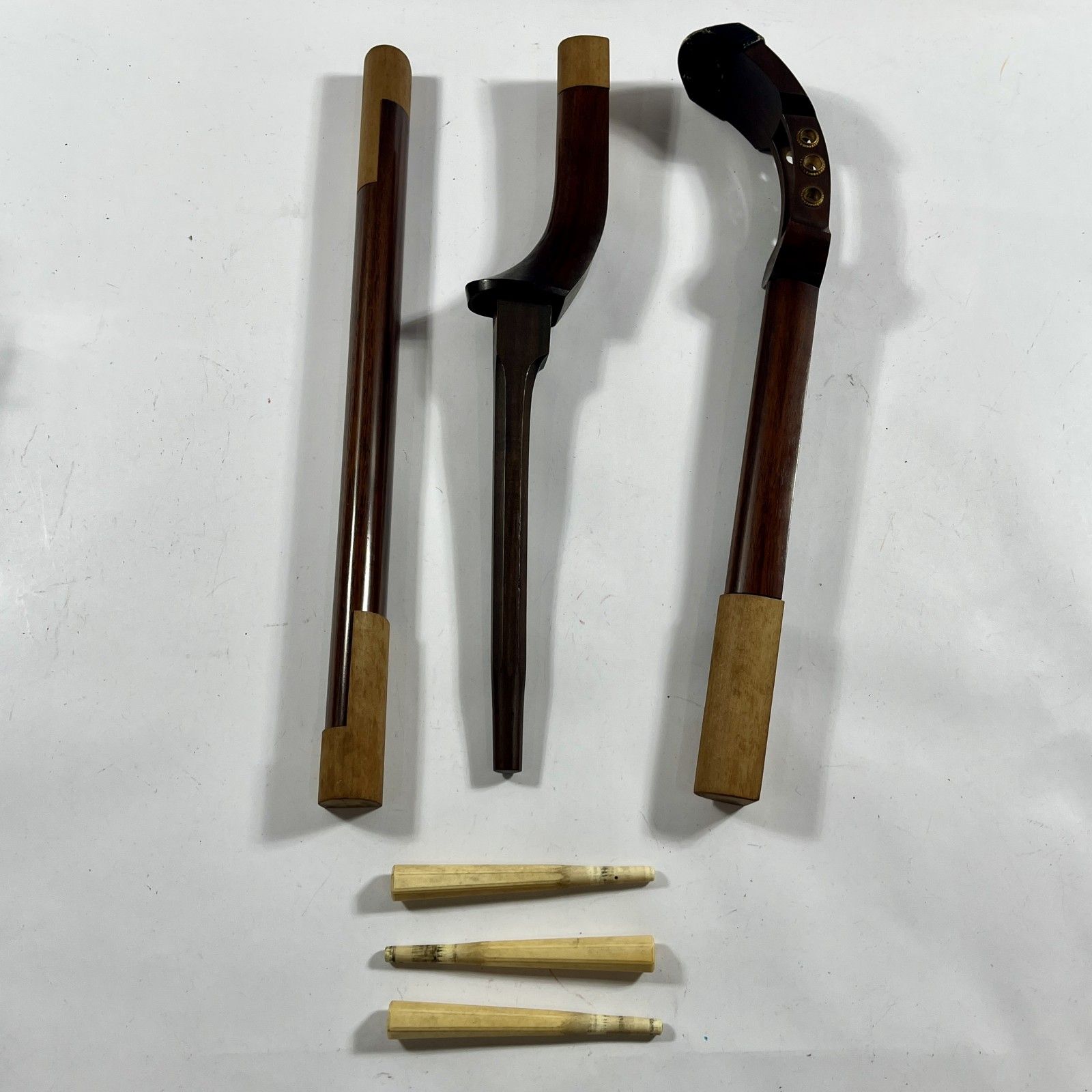 三味線本体 バチ付き　破れ有り ☆ 三味線 三線 和楽器 弦楽器 中棹 バチ 破れあり メンテナンス必須