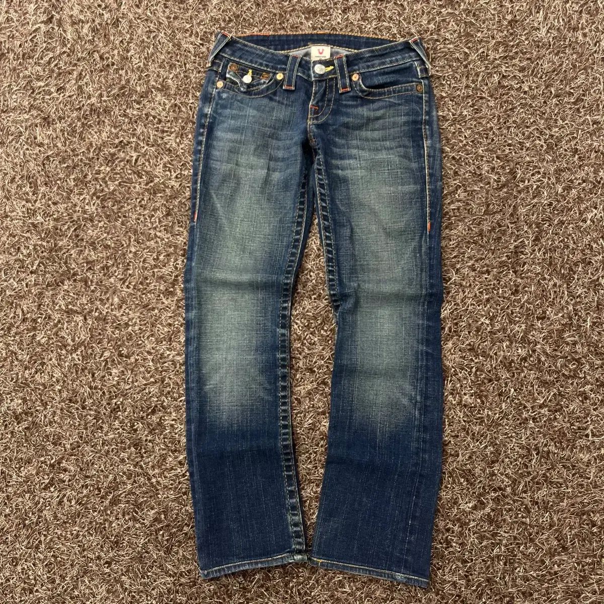 26 トゥルーレリジョン ブーツカット Billie ウォッシュ デニム パンツ 7,510円