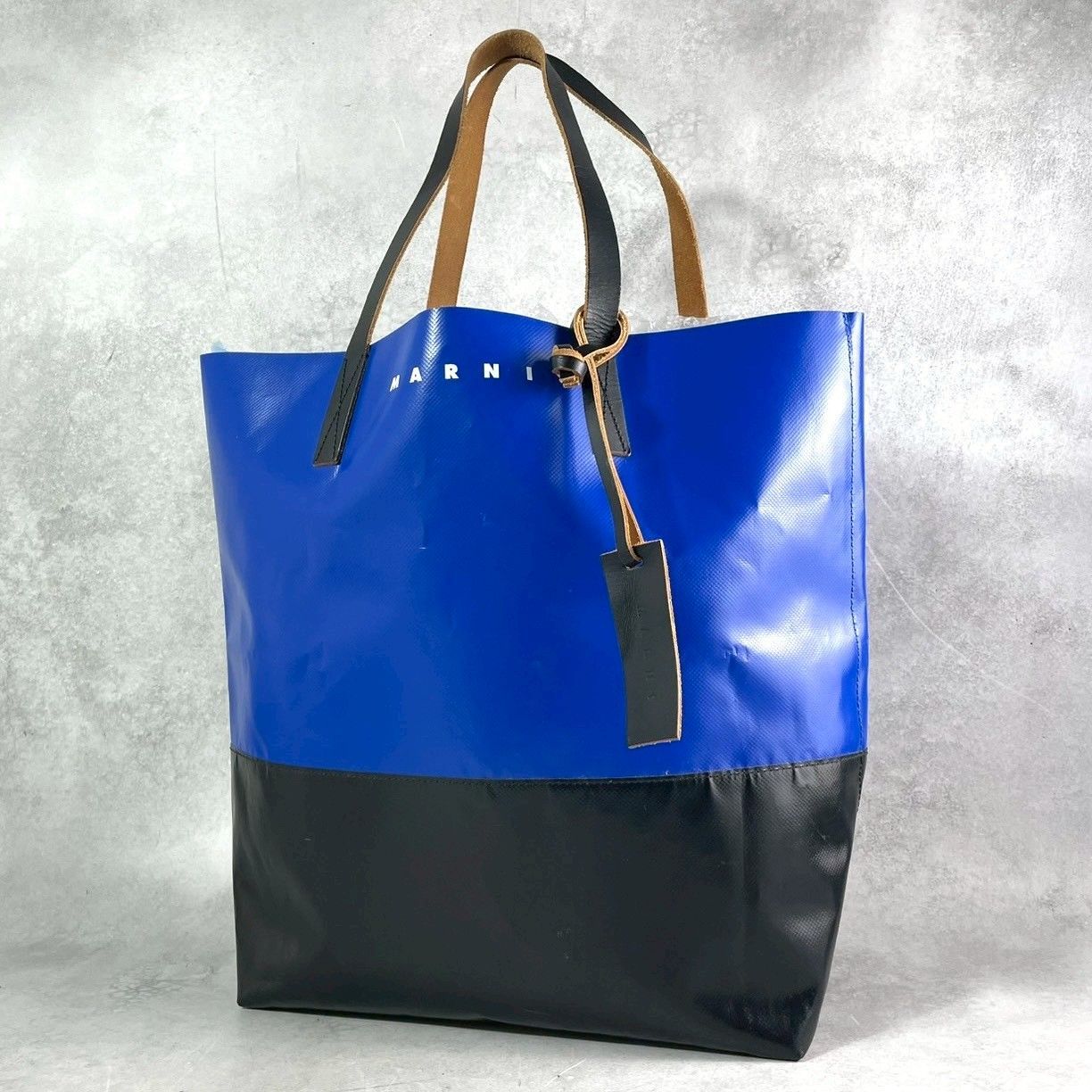 専用Marni トートバッグ 黒/青　美品　PVC 美品✨ MARNI マルニ トライベッカ TRIBECA PVCトートバッグ バイ