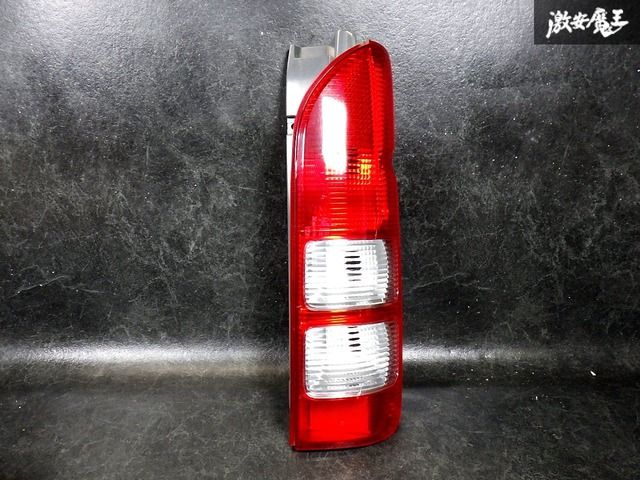 ☆即納☆ TOYOTA トヨタ 純正 200系 ハイエース 前期 テールライト