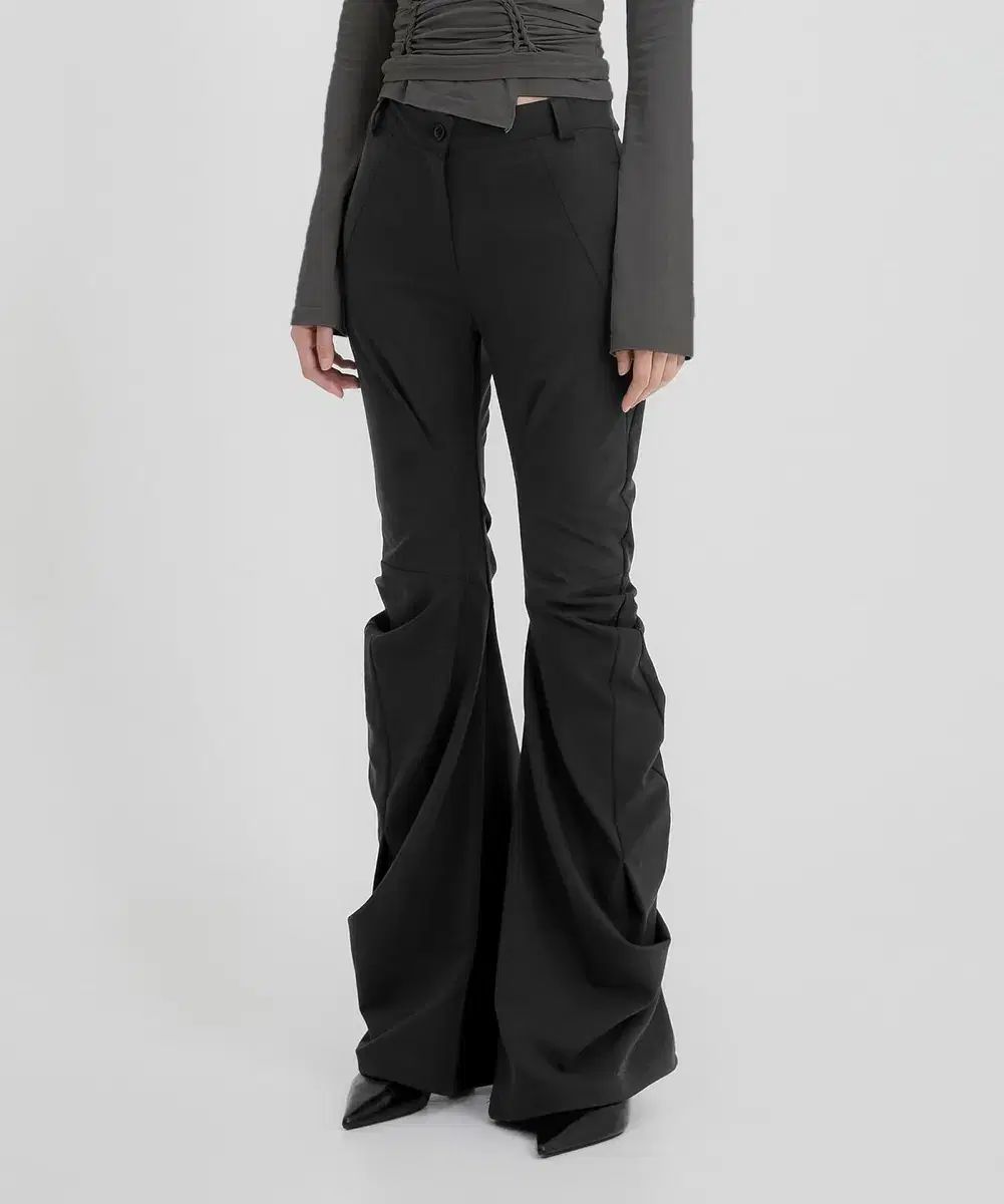フレアアップ Asymmetrical Drape Pants