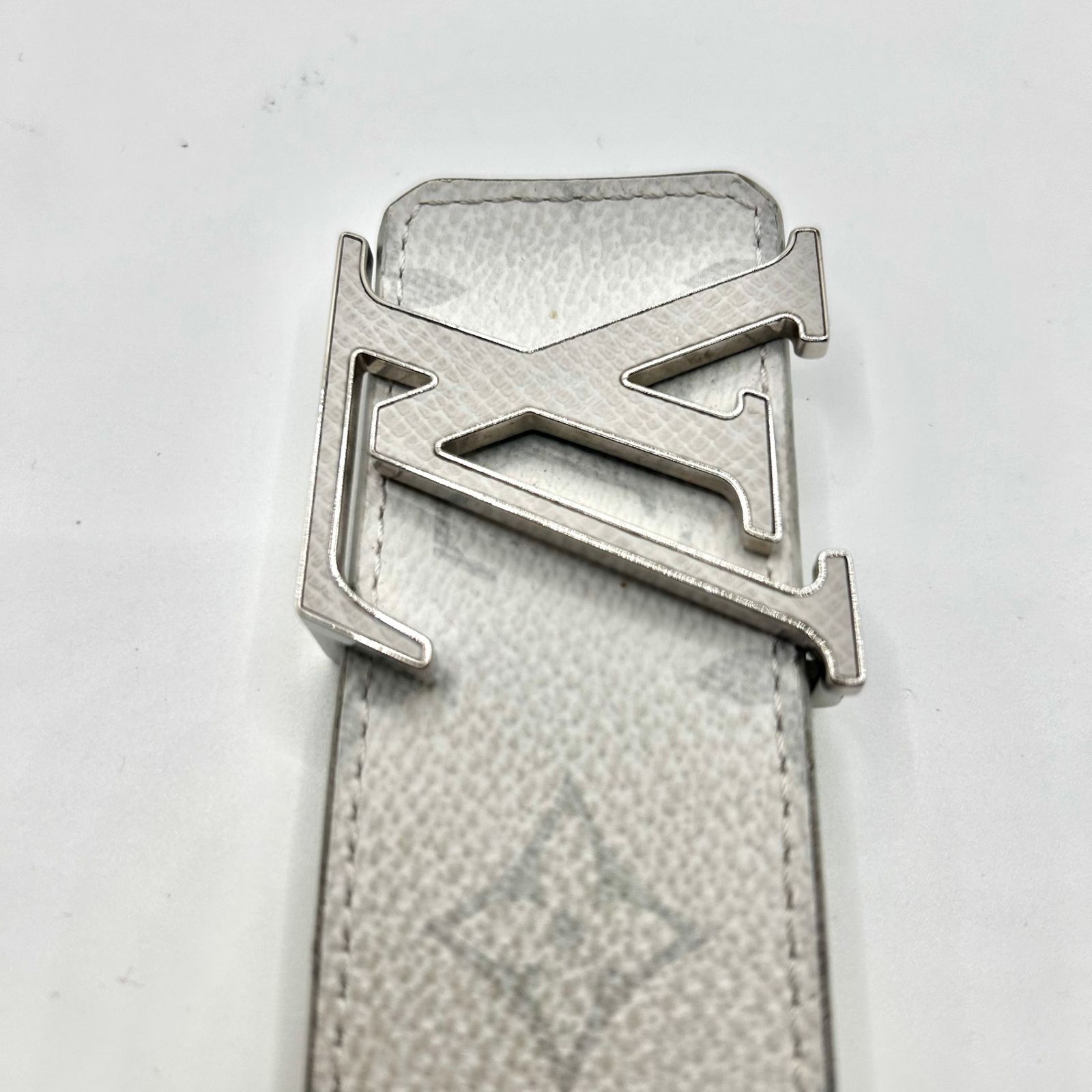 LOUIS VUITTON ルイヴィトン モノグラム LVバックル PVC レザー 革