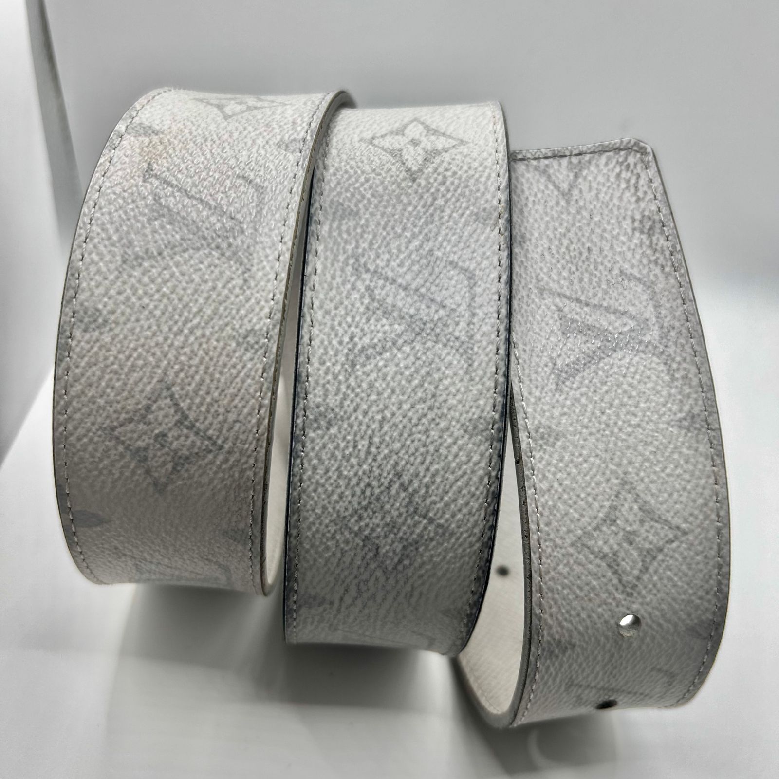 LOUIS VUITTON ルイヴィトン モノグラム LVバックル PVC レザー 革