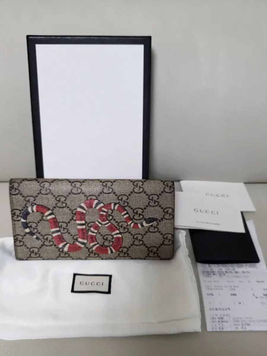 グッチ スネーク 財布 正規品