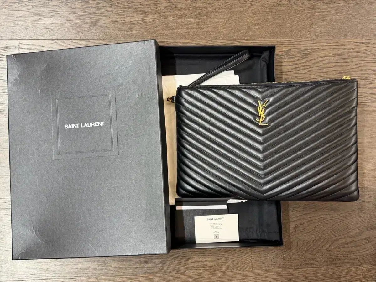 Saint Laurent サンローラン クラッチバッグ ブラック 正規品
