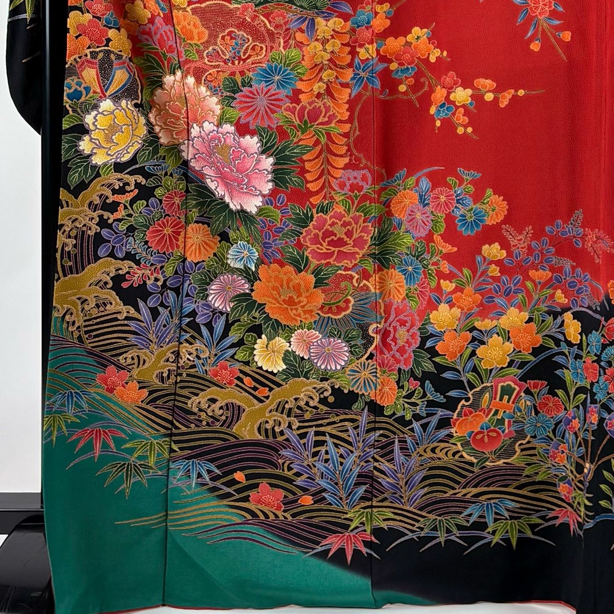 振袖 身丈167.5cm 裄丈70cm L 袷 牡丹 松竹梅 金彩 縮緬 赤 正絹 秀品