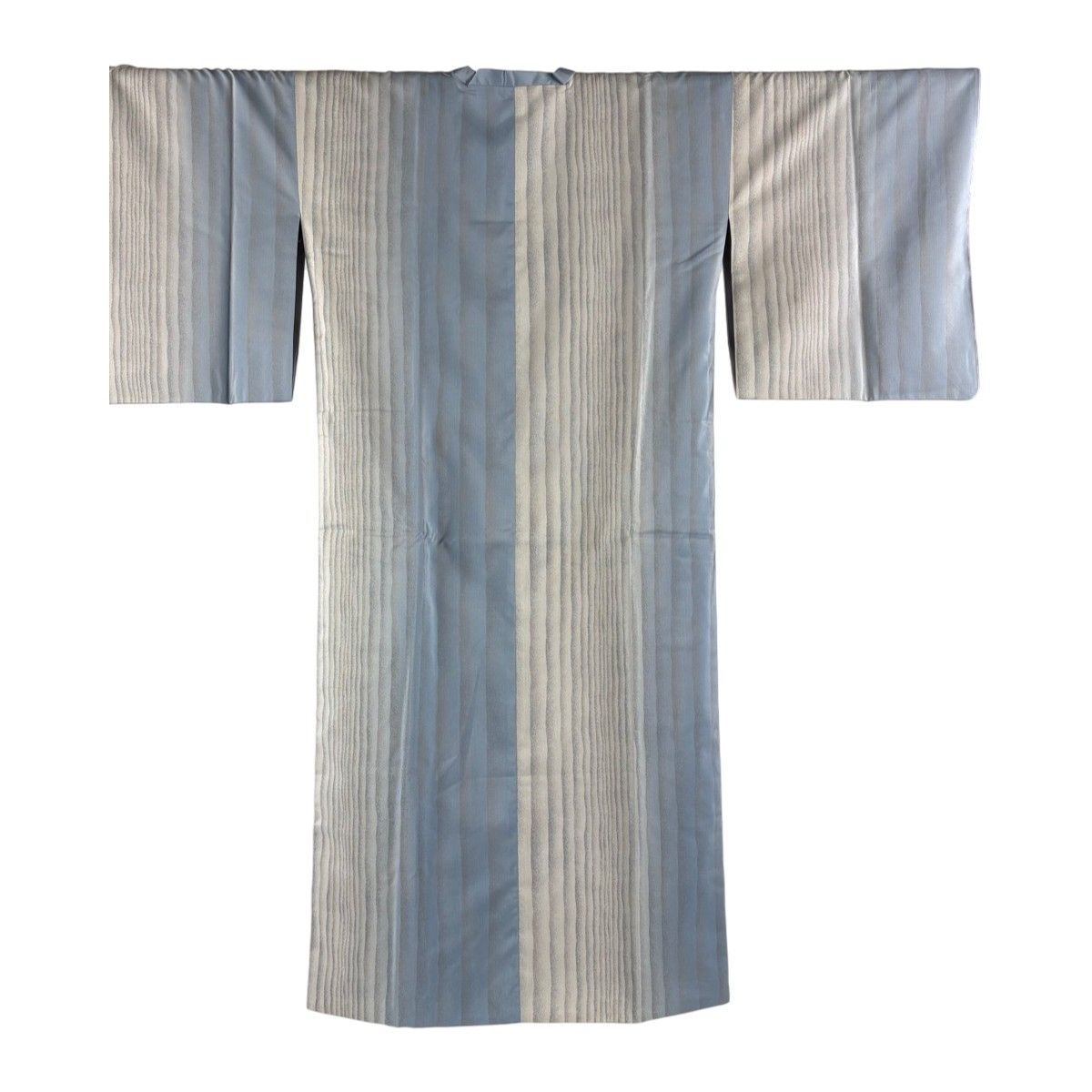 【美品】 道行 身丈129cm 裄丈65cm M 和装コート 角衿 紬地 縦縞 ぼかし 水色 正絹 秀品 【中古】