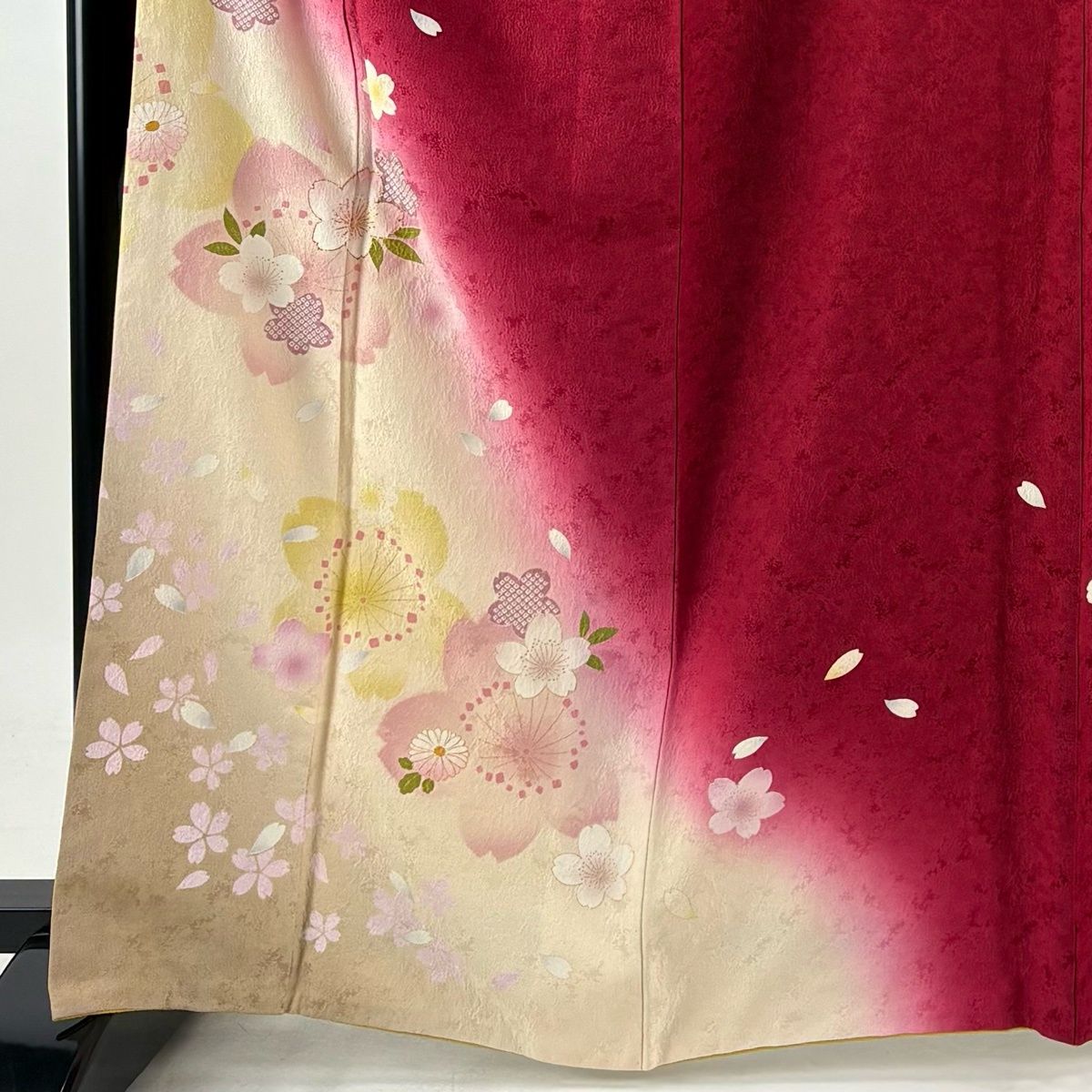 美品】 振袖 身丈165.5cm 裄丈67cm M 袷 桜 花びら 金彩 ラメ 赤 正絹