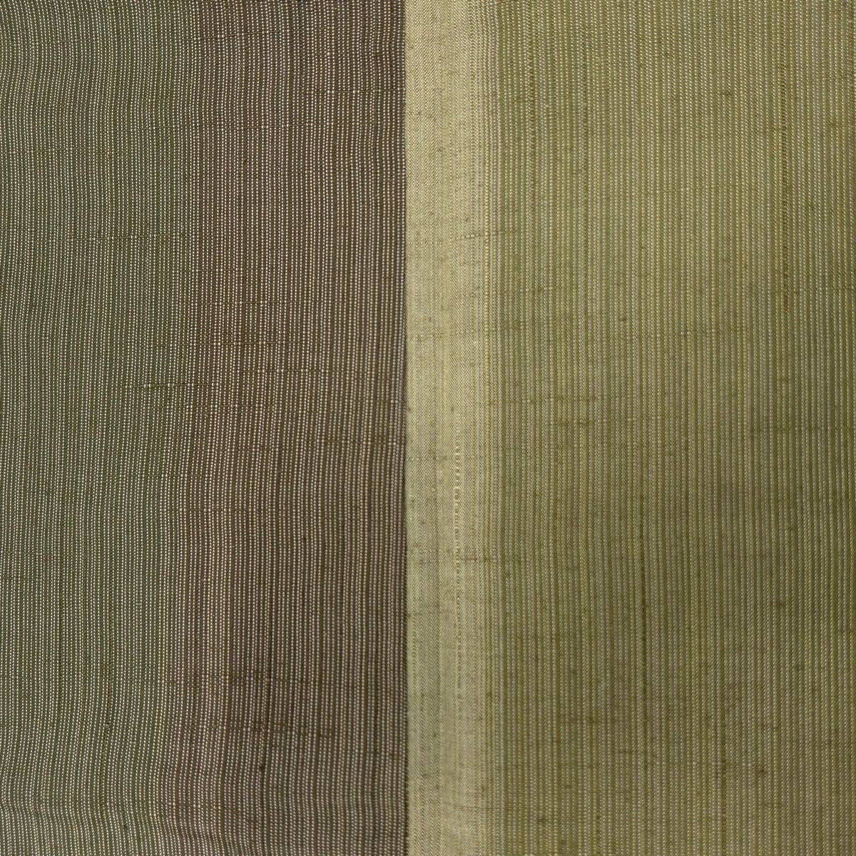 【美品】 男着物 身丈137cm 裄丈66.5cm S 袷 花石摺織 木村竜之 紬 縞 鶯色 正絹 秀品 【中古】