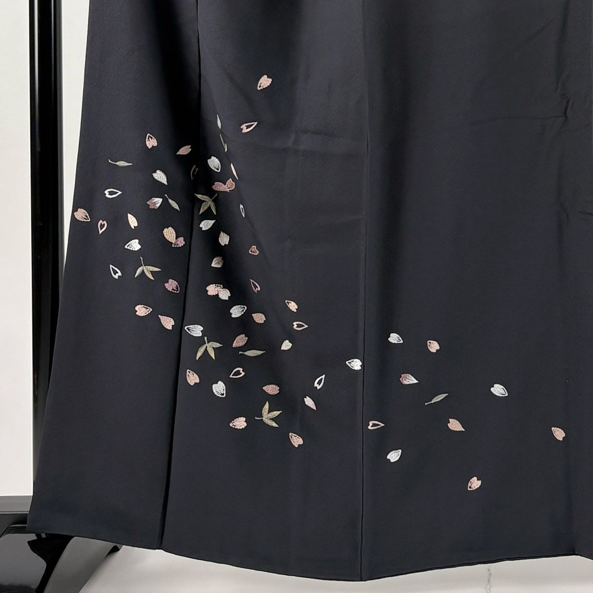 美品】 付下げ 身丈161.5cm 裄丈66cm M 袷 ますいわ屋 花びら 葉柄