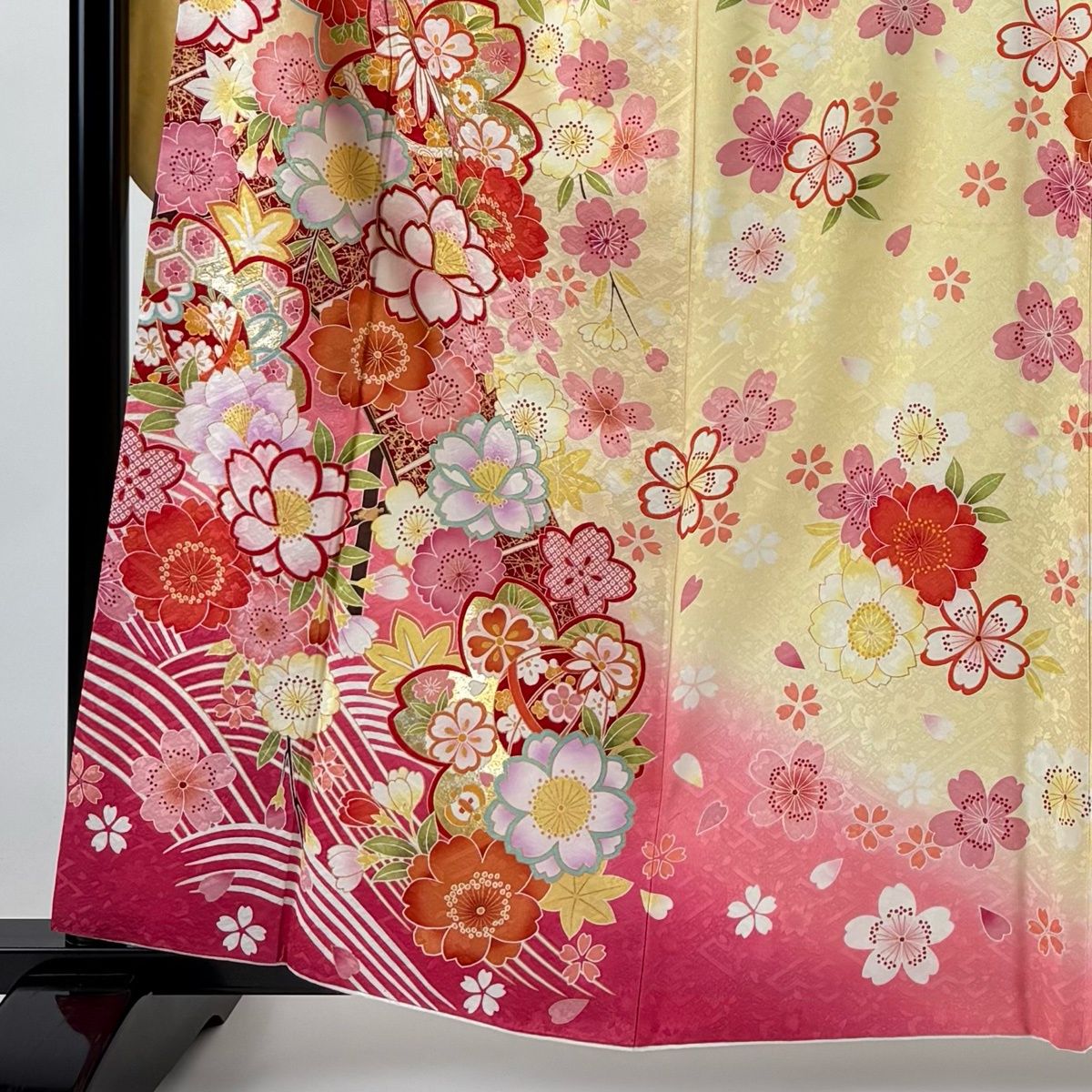 美品】 振袖 身丈162cm 裄丈66.5cm M 袷 手鞠 桜 金彩 ぼかし 薄黄