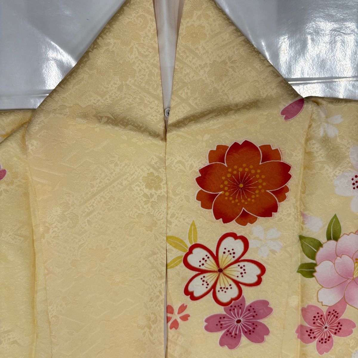 美品】 振袖 身丈162cm 裄丈66.5cm M 袷 手鞠 桜 金彩 ぼかし 薄黄