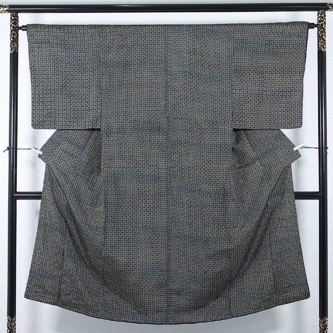 男着物 (紬) 袷 身丈137cm 裄丈63cm 正絹 Sランク インフォーマル 棒衿 Sサイズ 後染め 丸文 茶系 RP 1224-17365