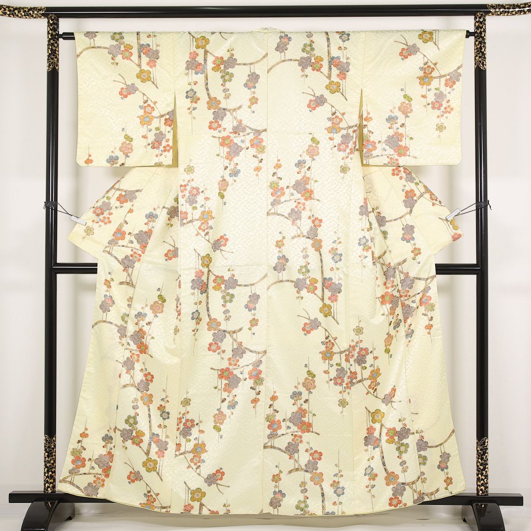 未使用品 洗える着物 小紋 袷 身丈159cm 裄丈63cm ポリエステル Sランク インフォーマル 広衿 Mサイズ しつけ糸 梅 クリーム系 RP 1221-17390