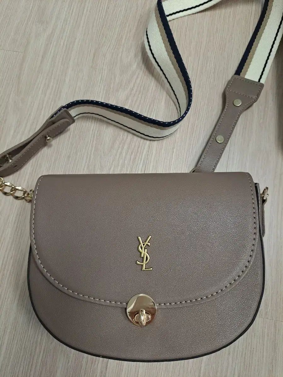 新品) クロスバッグ ブラウン 8,441円